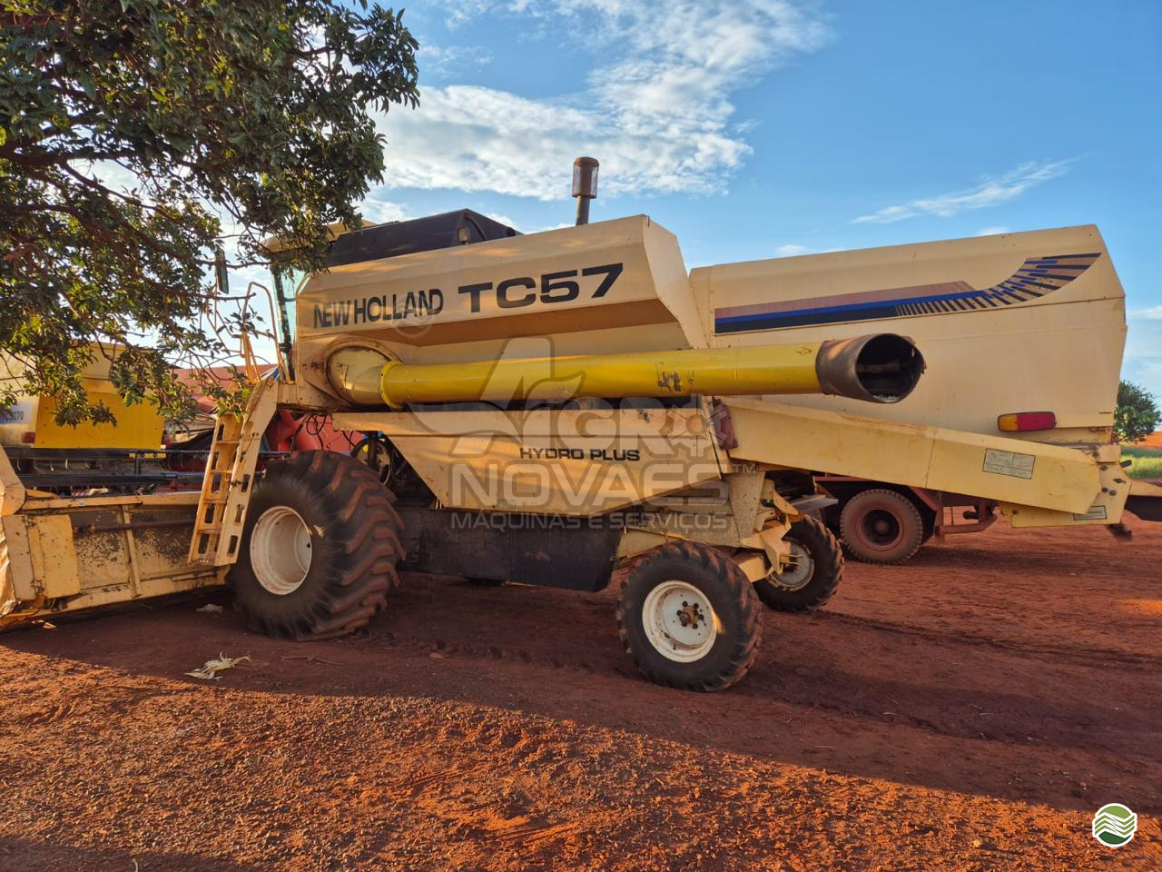 COLHEITADEIRA NEW HOLLAND TC 57 Agro Novaes Máquinas Agrícolas FERNANDOPOLIS SÃO PAULO SP